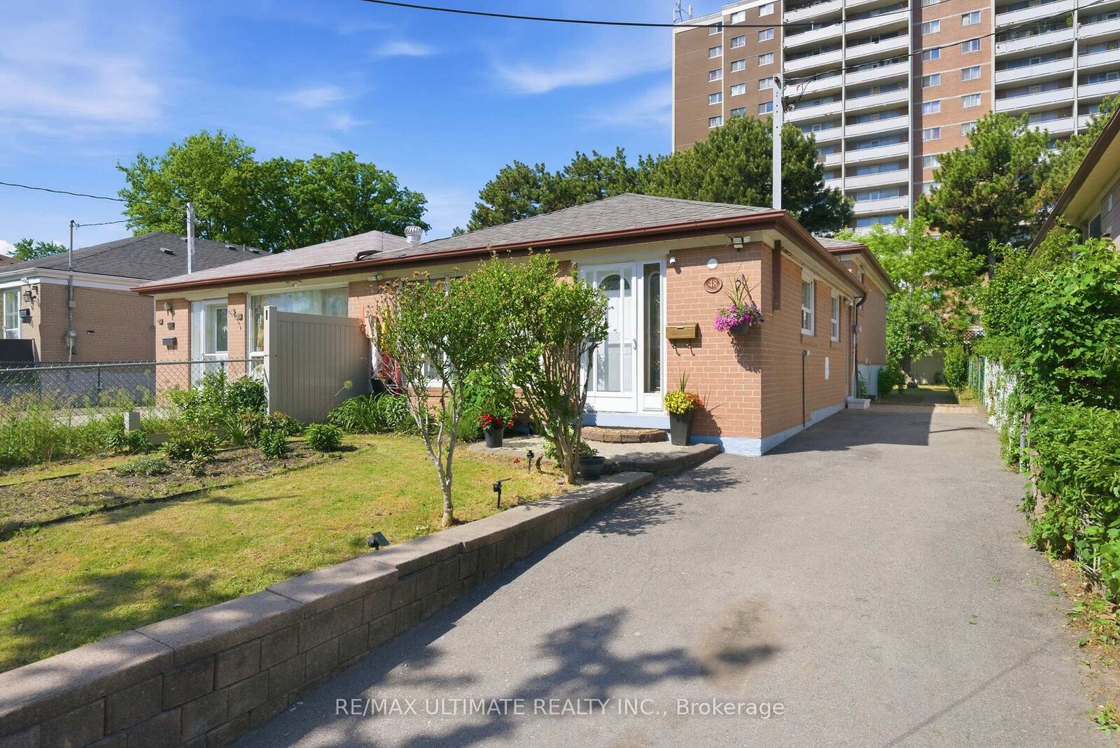 Property Photo: 48 Venetian Crescent ON M3N 2L8