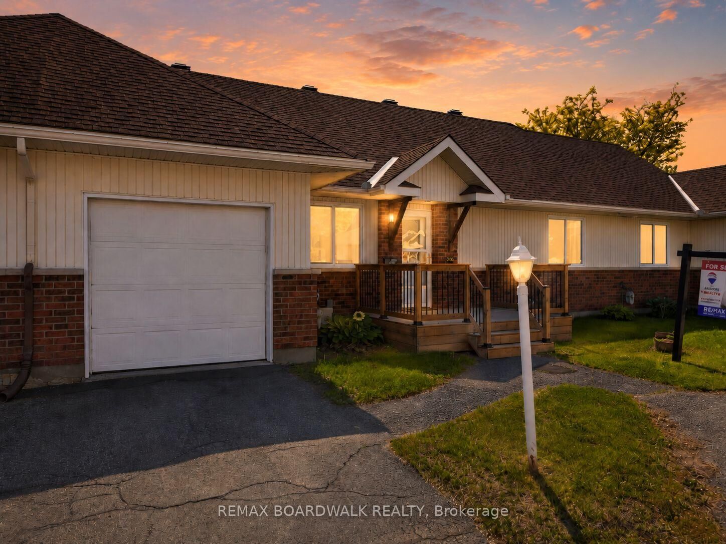 Property Photo:  206 Oak Leaf Private  ON K0A 2Z0 