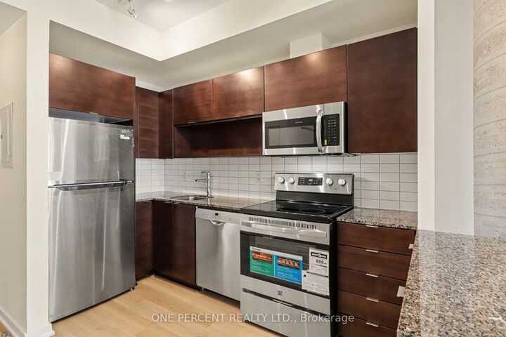 Property Photo:  324 Laurier Avenue W 2008  ON K1N 6P6 