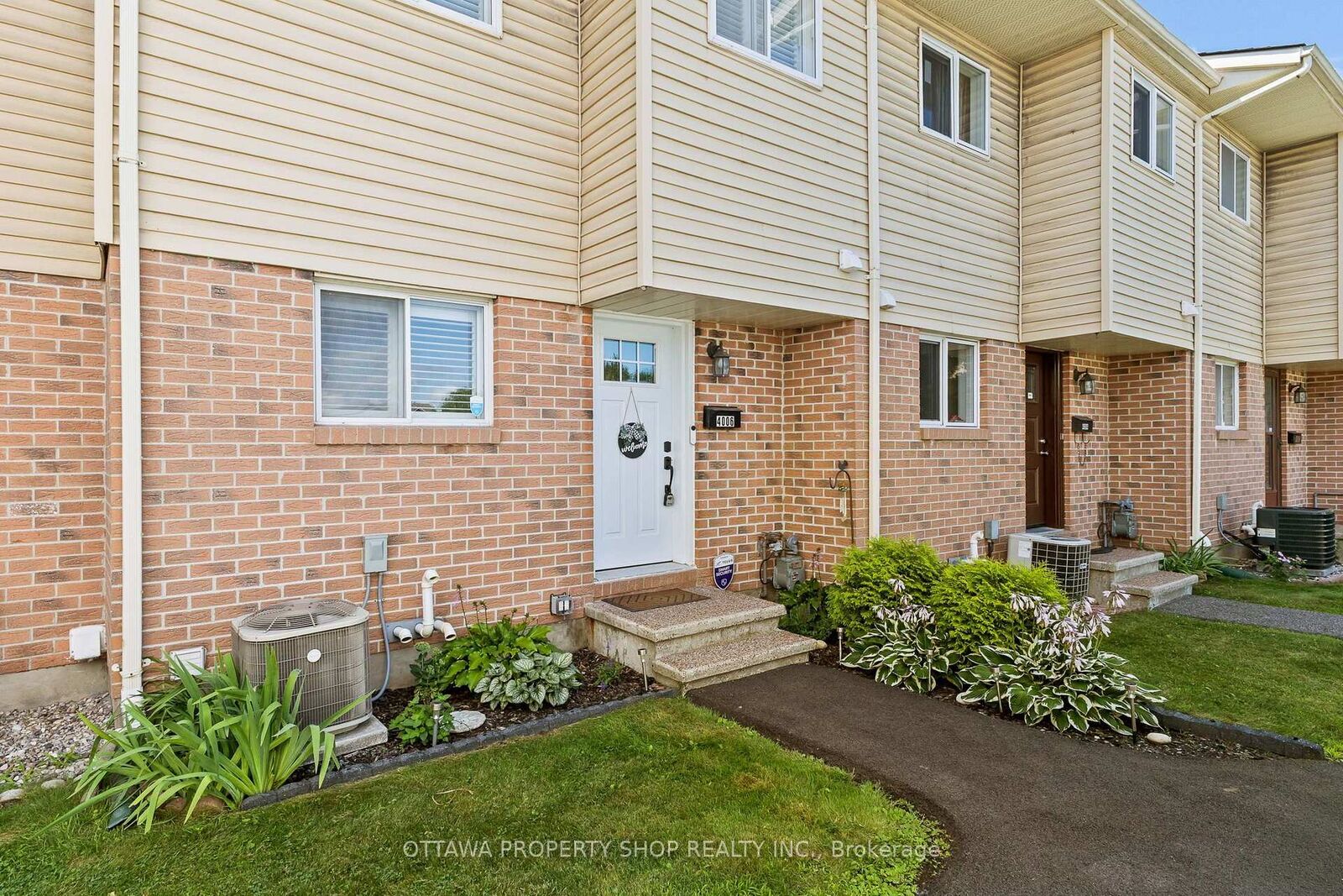 Property Photo: 4006 Eady Court ON K1J 8X6