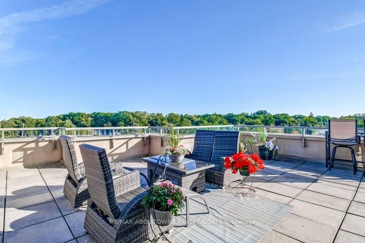 Property Photo:  2511 Lakeshore Road W 519  ON L6L 6L9 