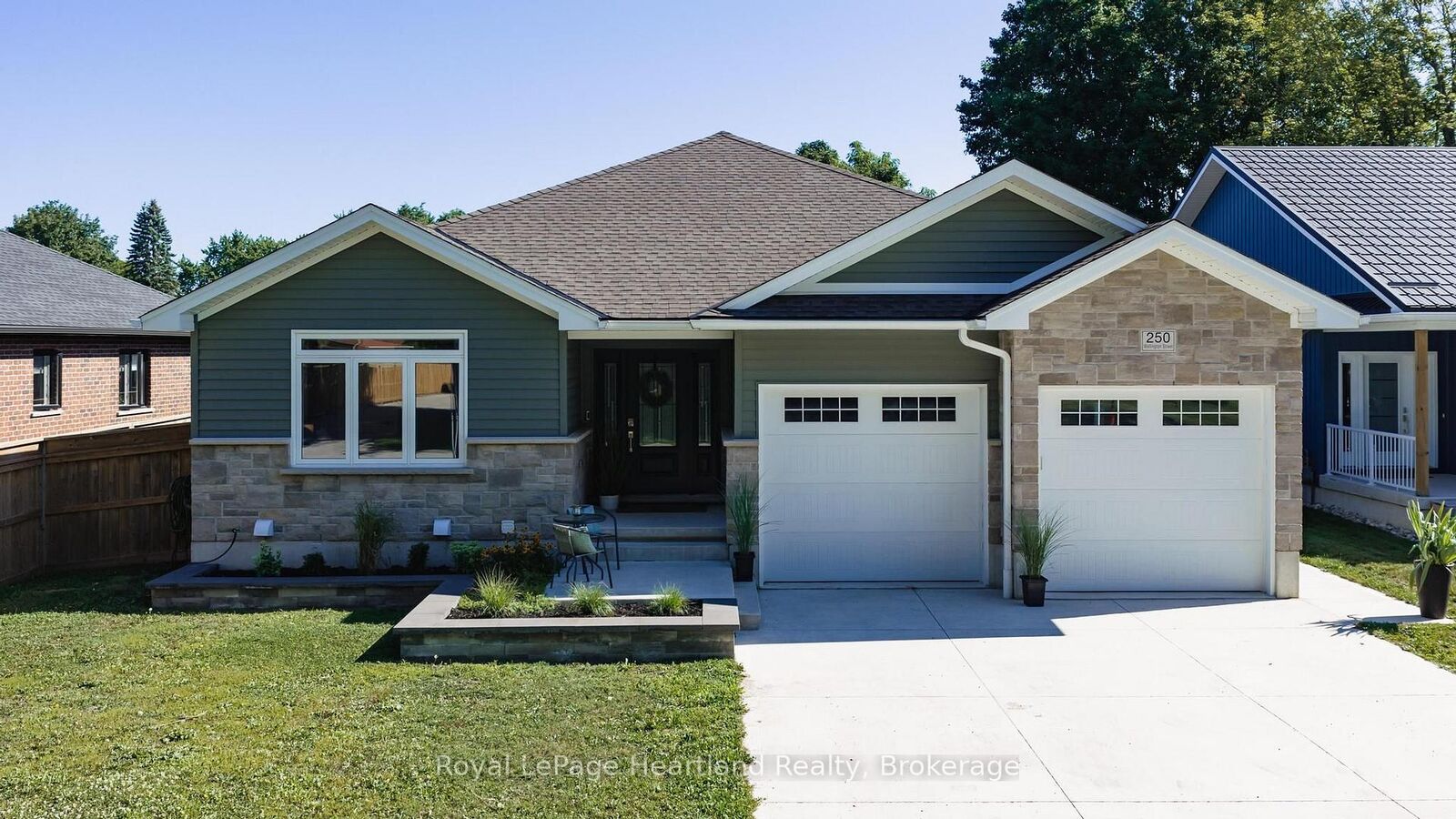 Property Photo:  250 Wellington Street  ON N0M 1H0 