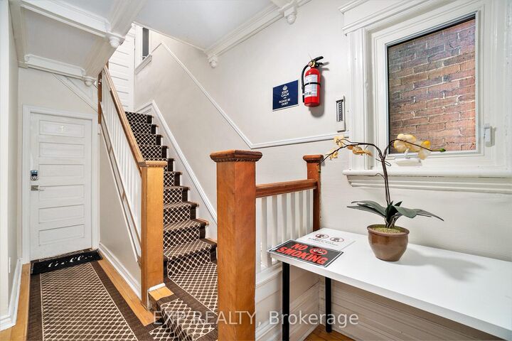 Property Photo: 350 Fifth Avenue 3 ON K1S 2N8