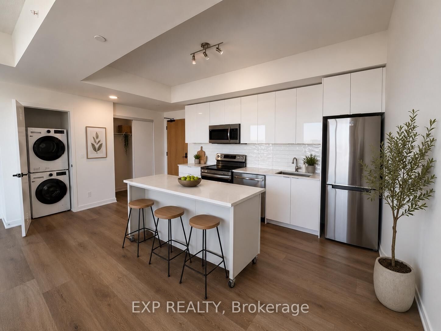 Property Photo:  33 Erie Avenue 1316  ON N3S 0K7 