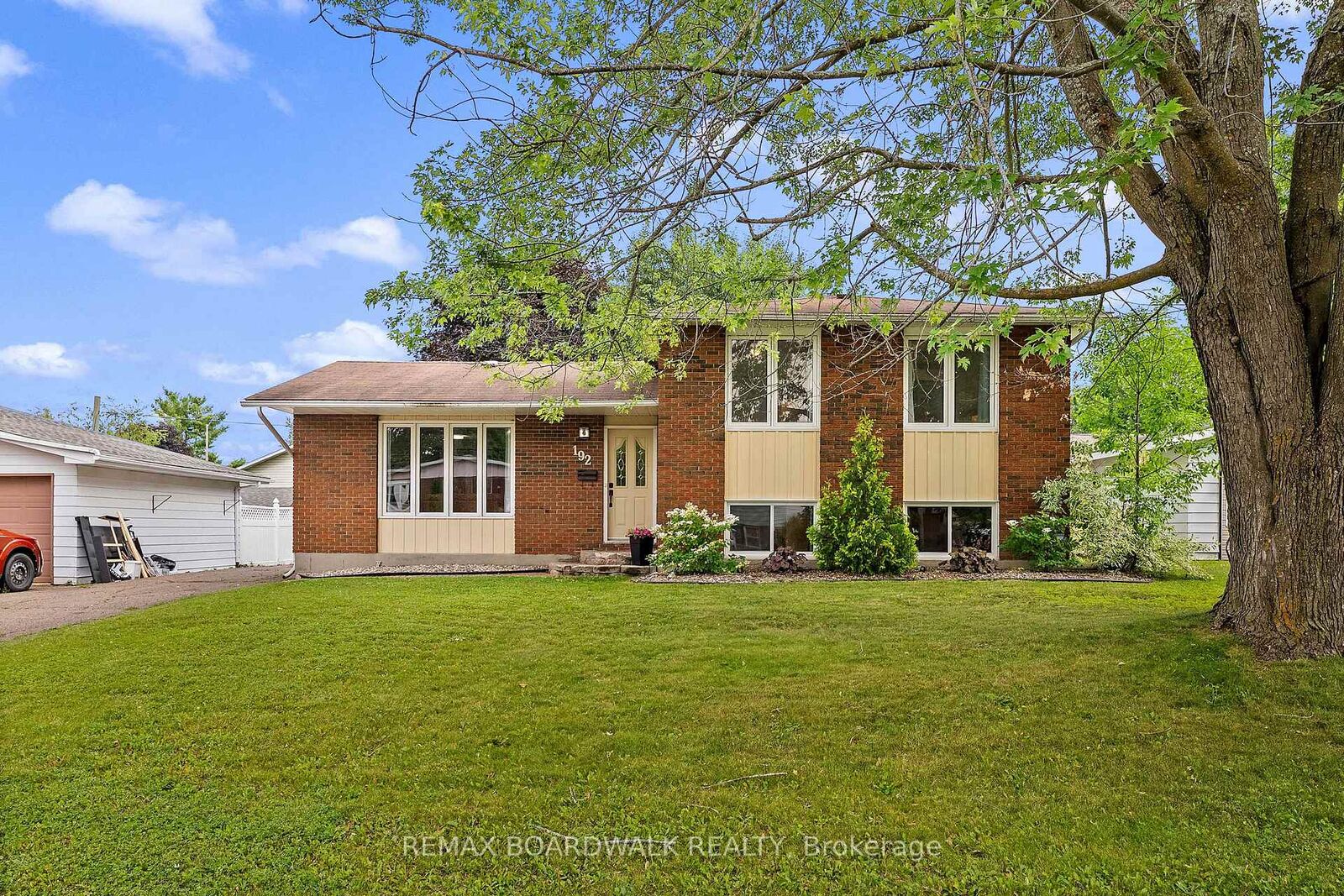 Property Photo:  192 Allan Drive  ON K7S 2S9 