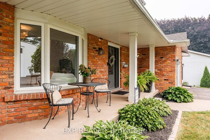 Property Photo: 55 Forest Hill Crescent ON L3E 0C4