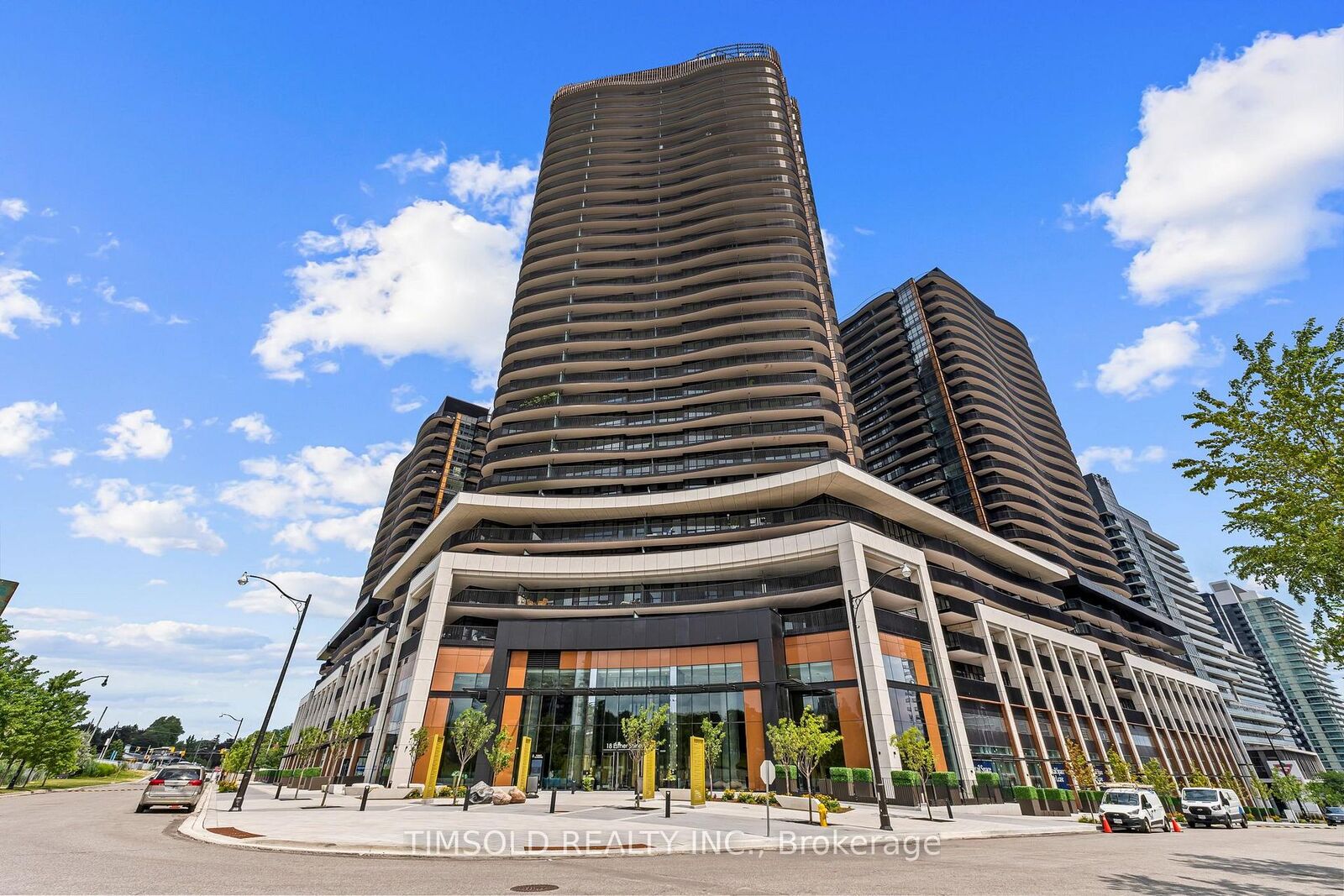 Property Photo: 18 Esther Shiner Boulevard 1609 ON M2K 0J7