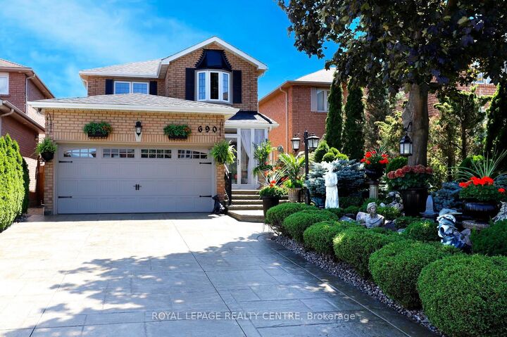 690 Ashprior Avenue — photo 1