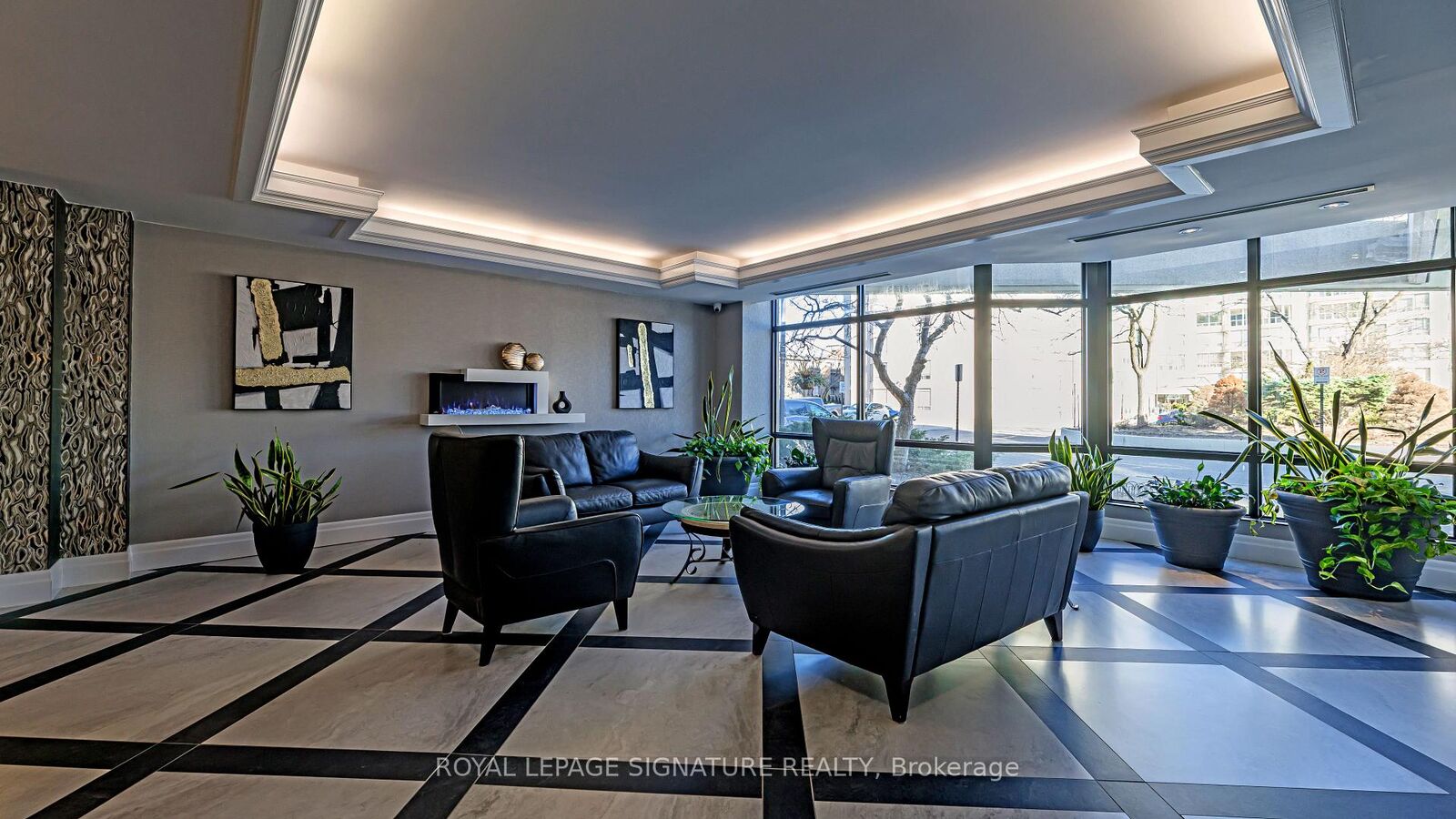 Property Photo: 175 Cedar Avenue 212 ON L4C 9V3