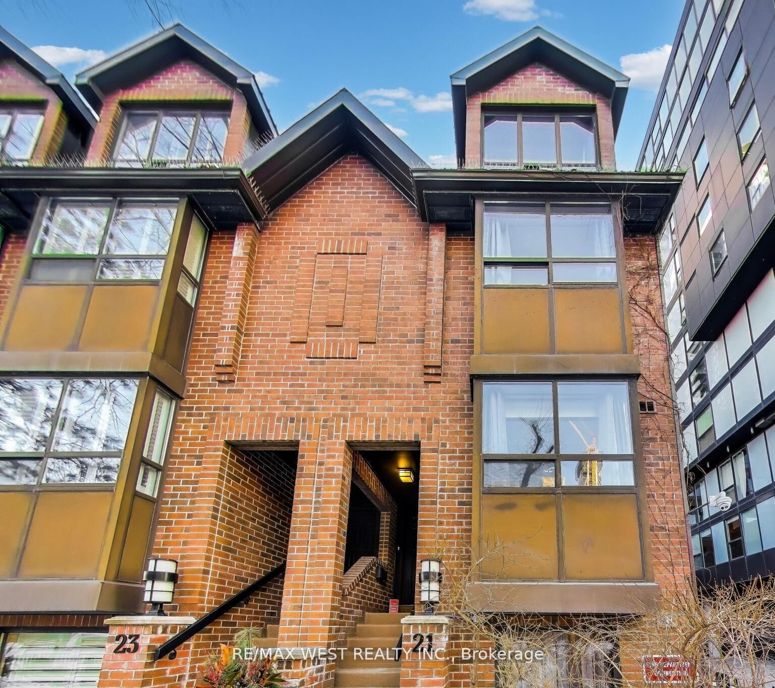 Property Photo: 21 Dundonald Street ON M4Y 1K3