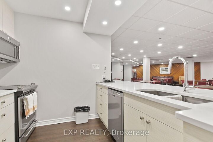 Property Photo: 1025 Richmond Road 704 ON K2B 8G8