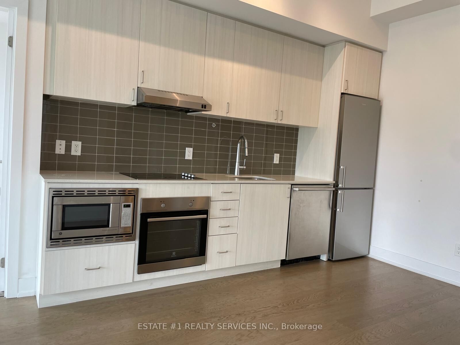 Property Photo: 7 Kenaston Gardens 812 ON M2K 0E9