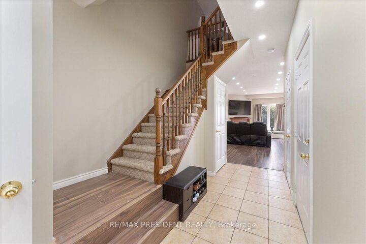 Property Photo: 285 Southbrook Drive ON L0R 1C0