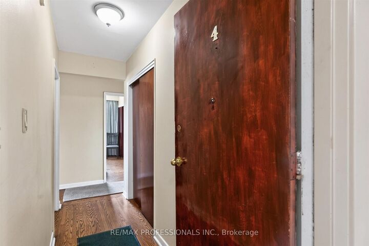 Property Photo: 50 Waniska Avenue ON M8Y 1P9