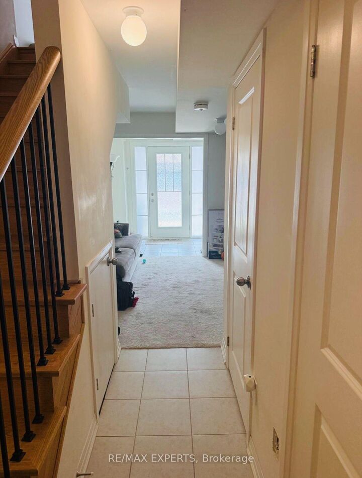 Property Photo: 142 King William Way ON L1C 7E8