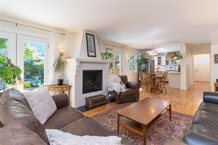 Property Photo:  1601 Haultain St #B  BC V8R 2K6 