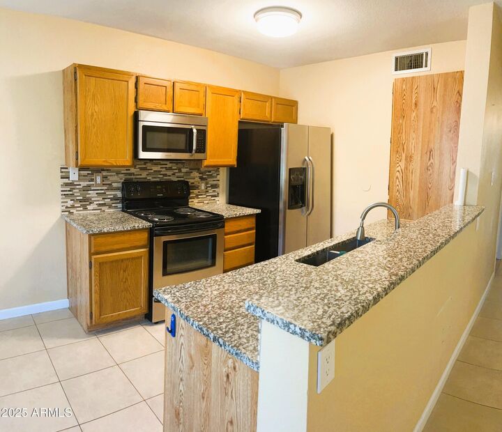 Property Photo:  255 S Kyrene Road Unit 115  AZ 85226 