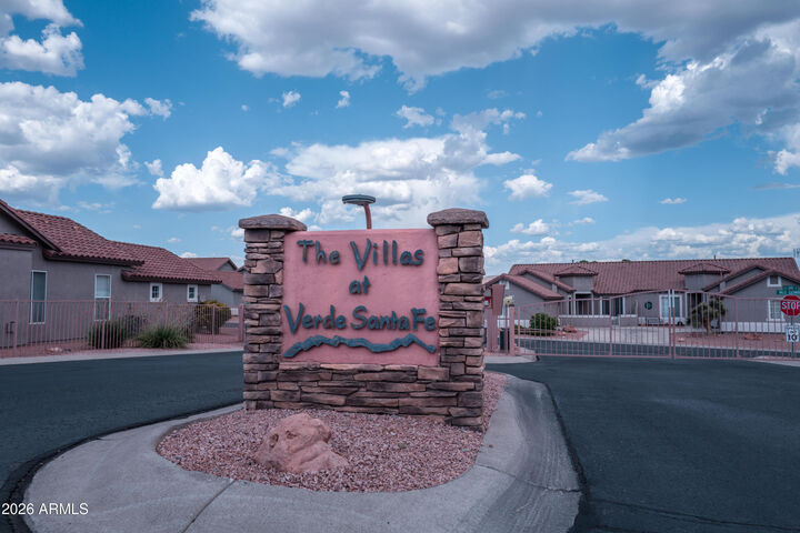 Property Photo:  493 S Valle Escondido --  AZ 86325 