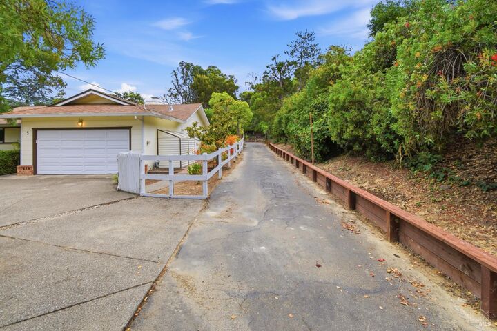 Property Photo:  5 Sunny Oaks Drive  CA 94903 