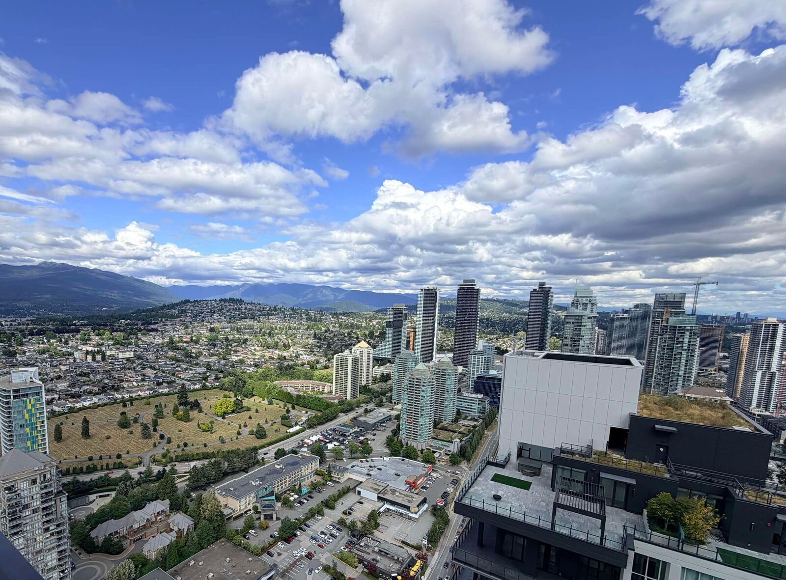 Property Photo: 2108 Gilmore Avenue 5101 BC V5C 0N8