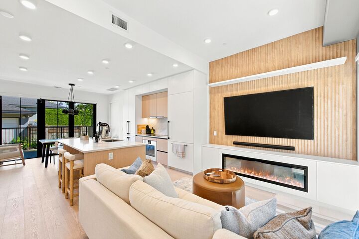 Property Photo:  555 W 28 Avenue 109  BC V5Z 2H2 