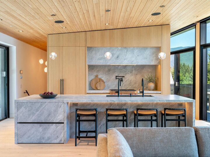Property Photo: 3452 Blueberry Drive BC V8E 0B9