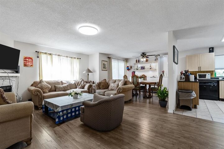 Property Photo: 7064 133B Street 202 BC V3W 7Z2