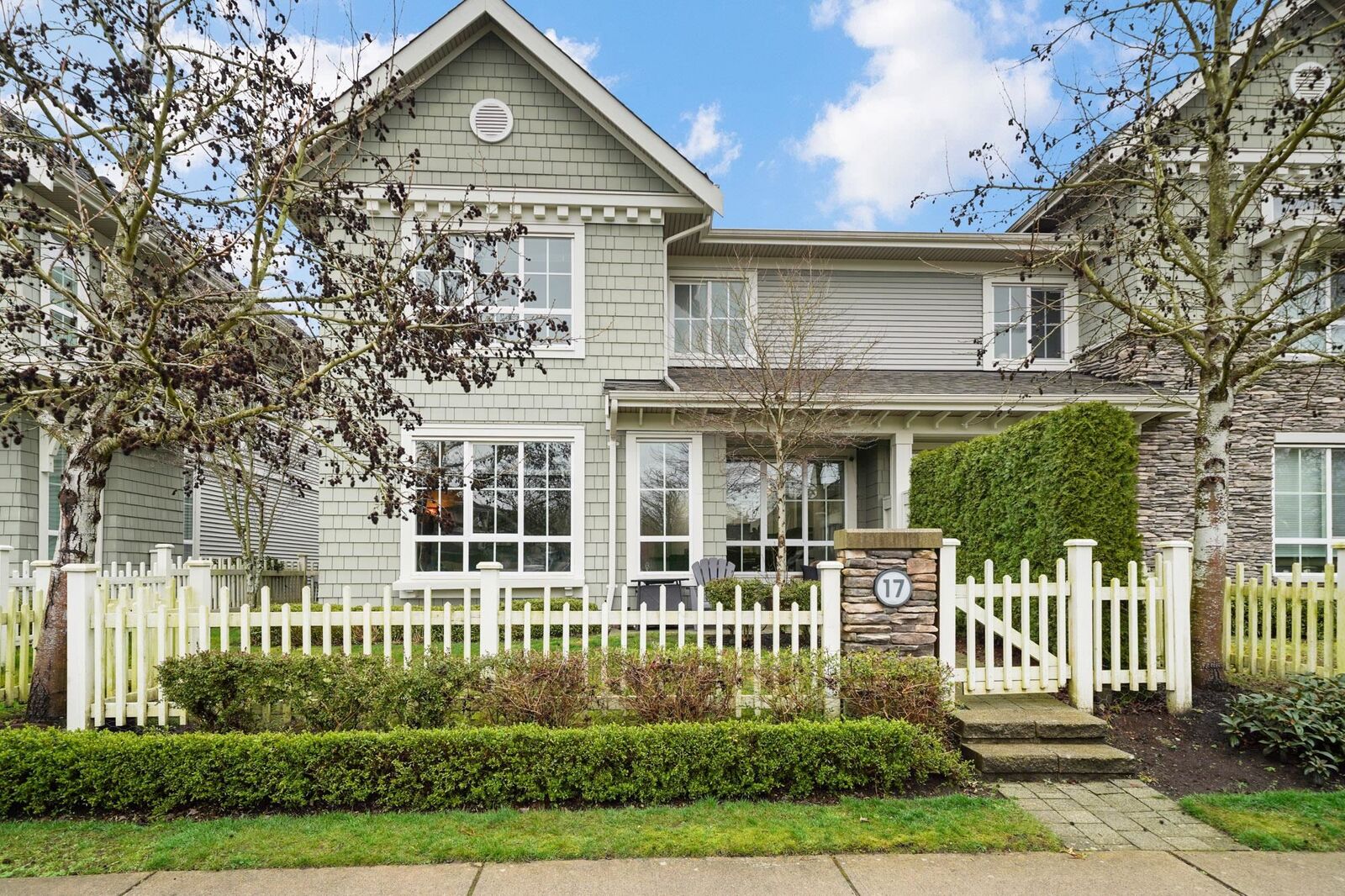 Property Photo:  5510 Admiral Way 17  BC V4K 0C3 