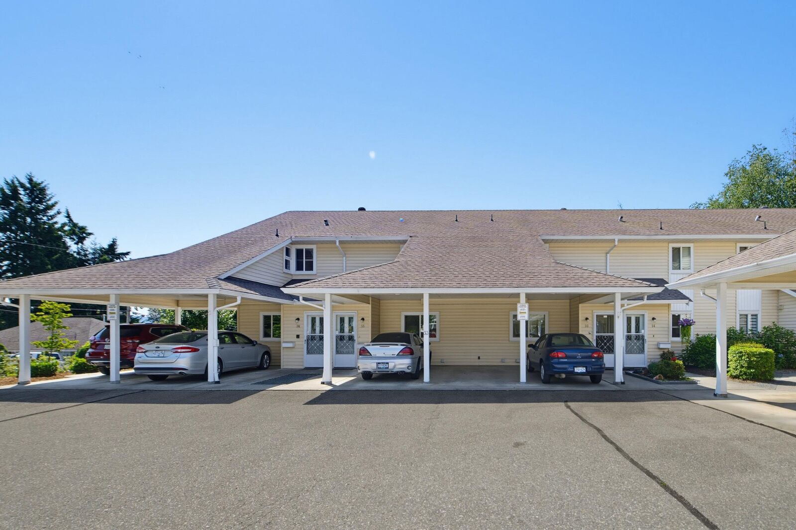 Property Photo:  7525 Martin Place 33  BC V2V 6N2 