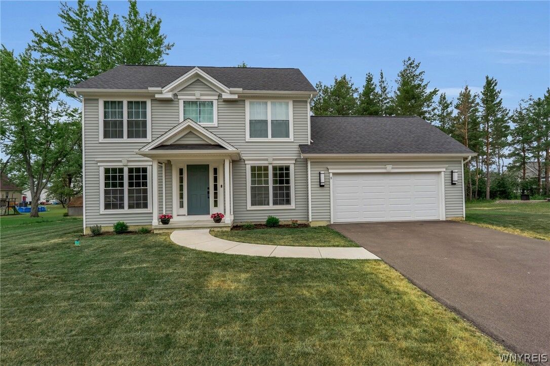 Property Photo: 8 Greenspring Court NY 14224