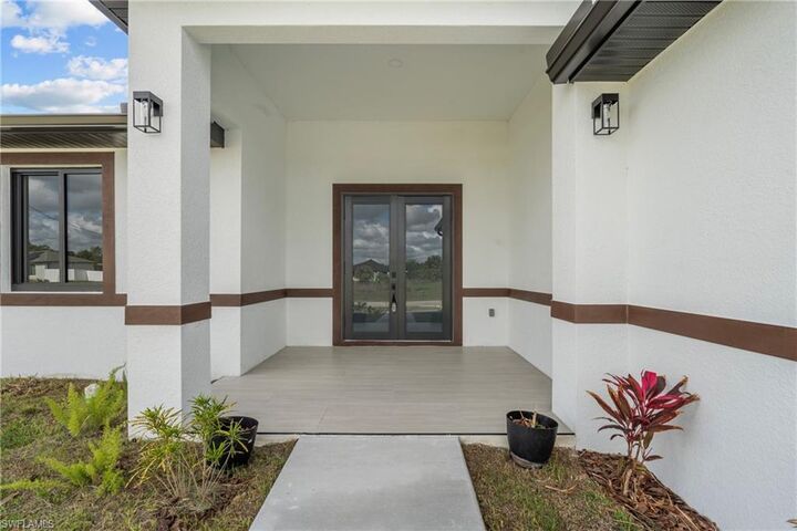 Property Photo:  8033 Oakleaf Cir  FL 33935 