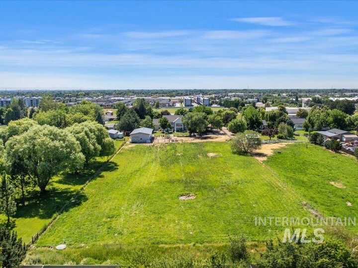 Property Photo:  3040 N Duane Dr  ID 83646 