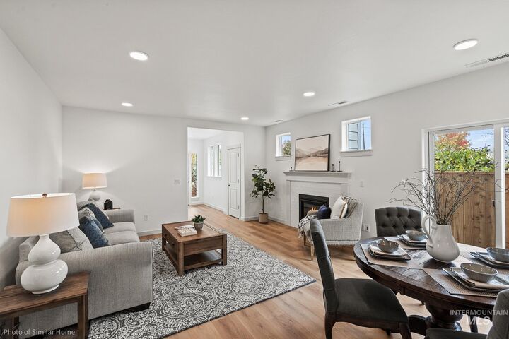 Property Photo: 664 SW Mendenhall St 10/1 ID 83647