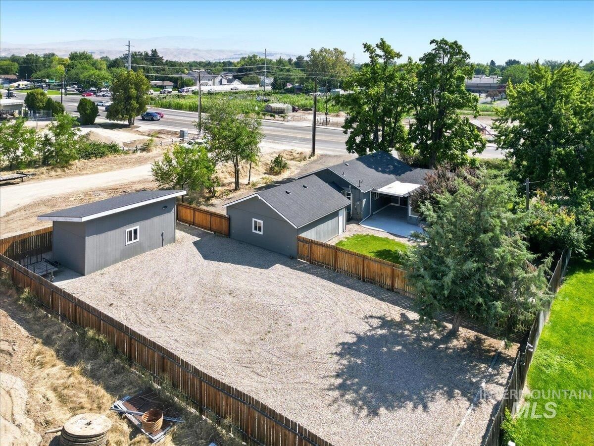 Property Photo: 3029 N Maple Grove Rd ID 83704