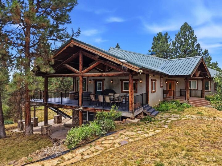 Property Photo:  170 N Wildflower Way  ID 83647 