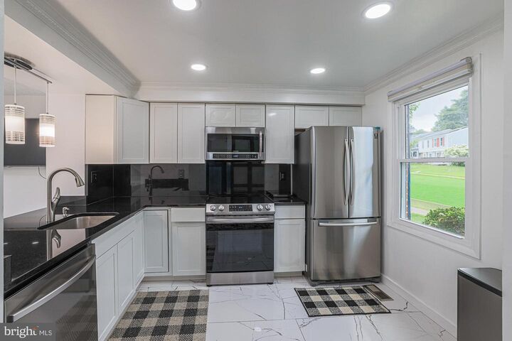 Property Photo: 9 Stillwood Circle MD 21236