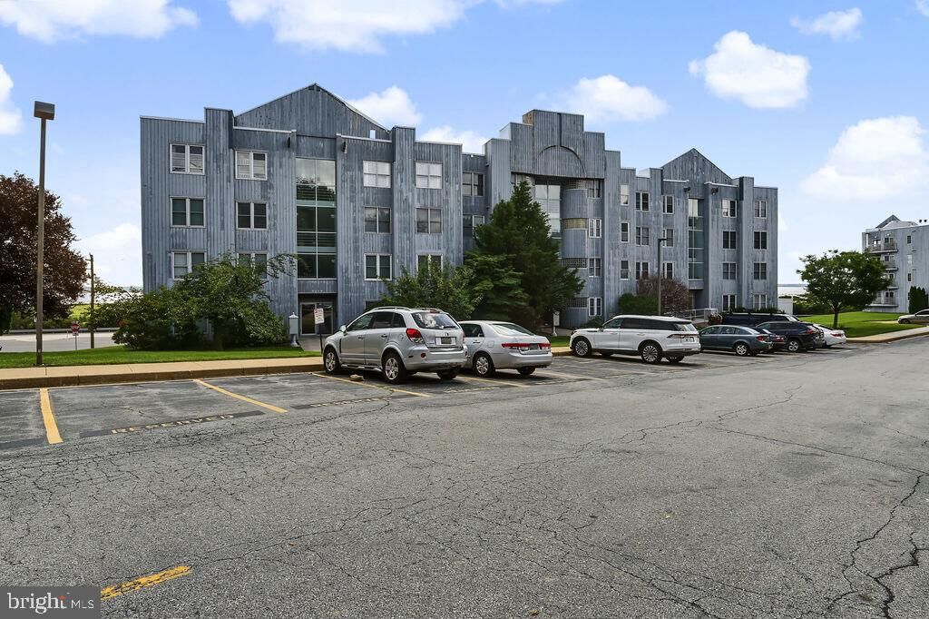 Property Photo: 5215 Le Parc Drive 6 DE 19809