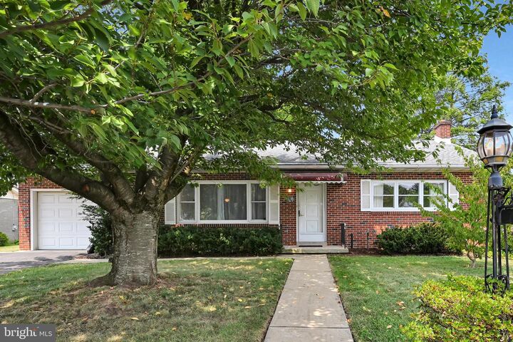 Property Photo: 176 Wernersville PA 19565