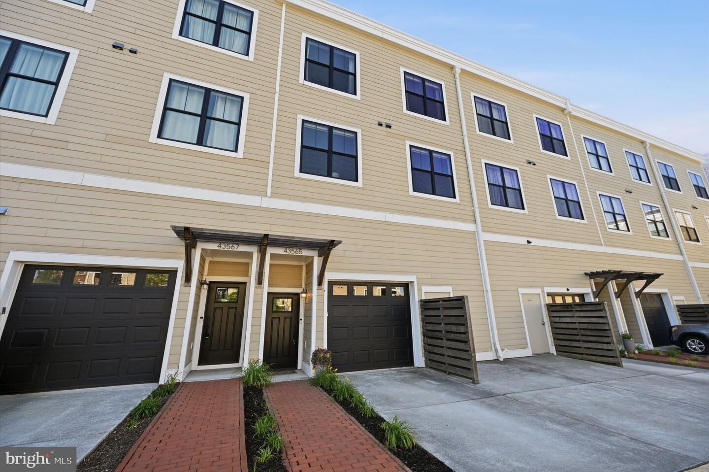 Property Photo:  43565 Michigan Square  VA 20176 