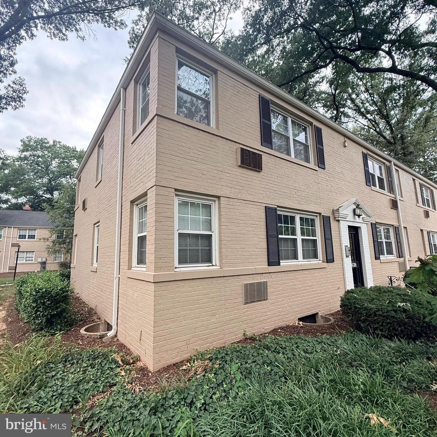 Property Photo: 4318 N Pershing Drive 43181 VA 22203