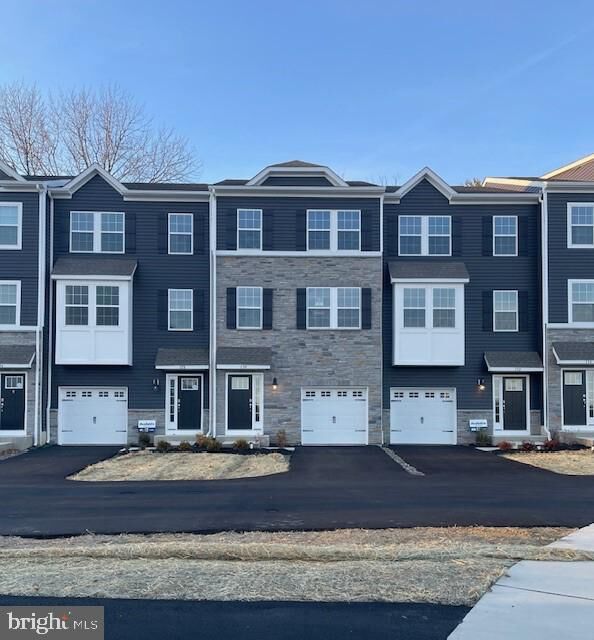 Property Photo: 315 Lantern Court PA 18960