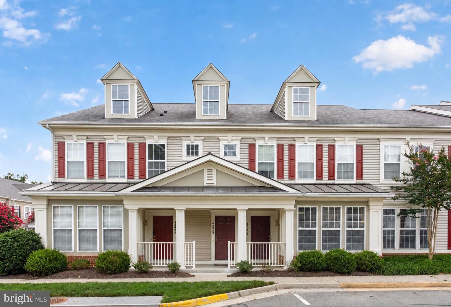 Property Photo:  43081 Zander Terrace  VA 20147 