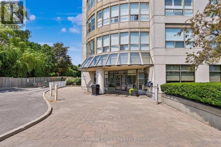 Property Photo:  712 Rossland Road East 1011  ON L1N 9E8 