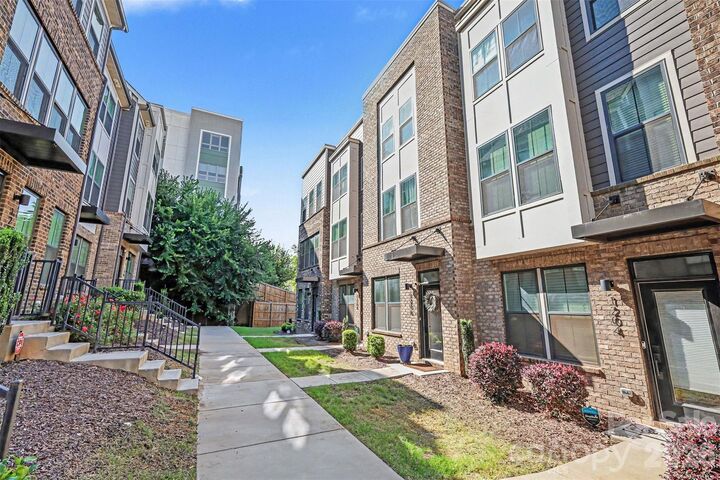 Property Photo: 1206 Gleason Way NC 28217