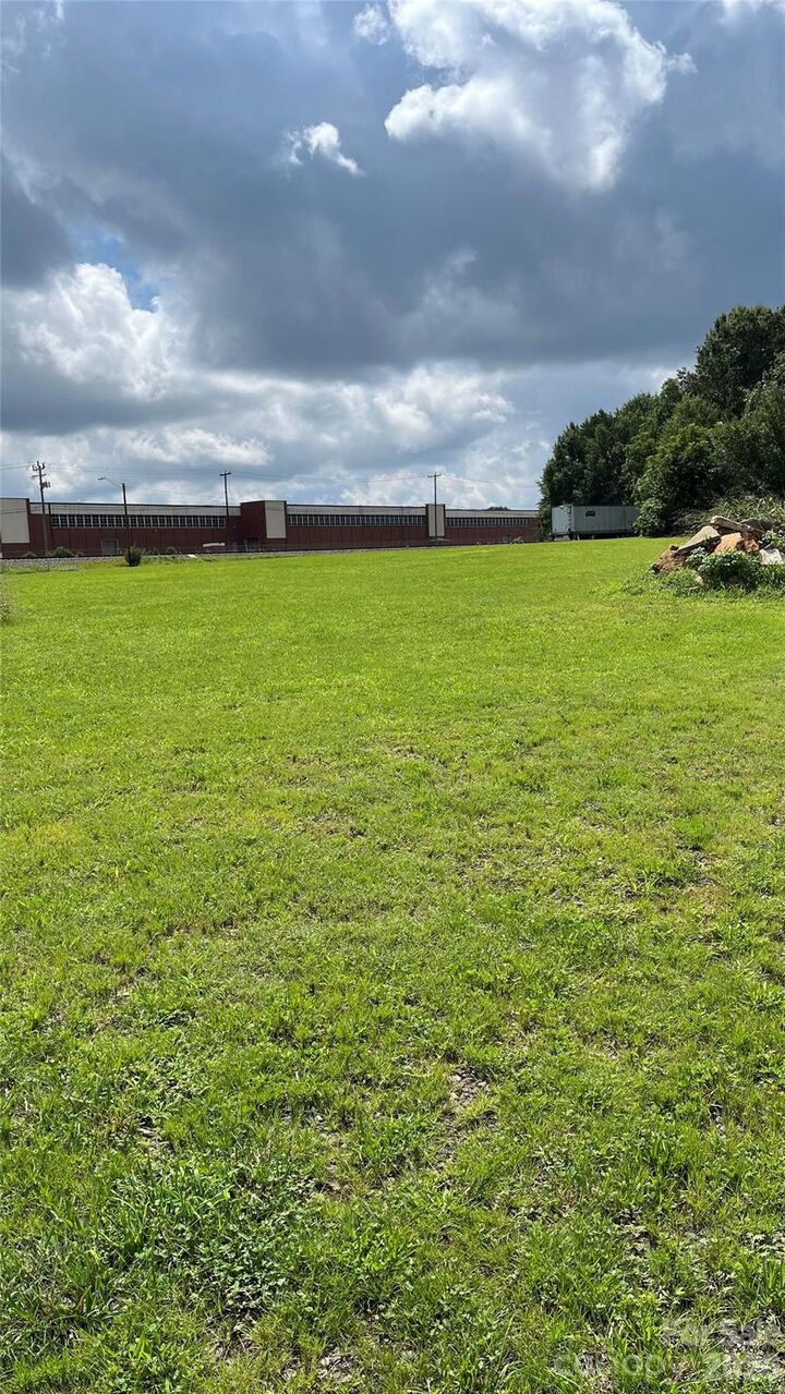 Property Photo:  1107 1st Avenue S  NC 28613 
