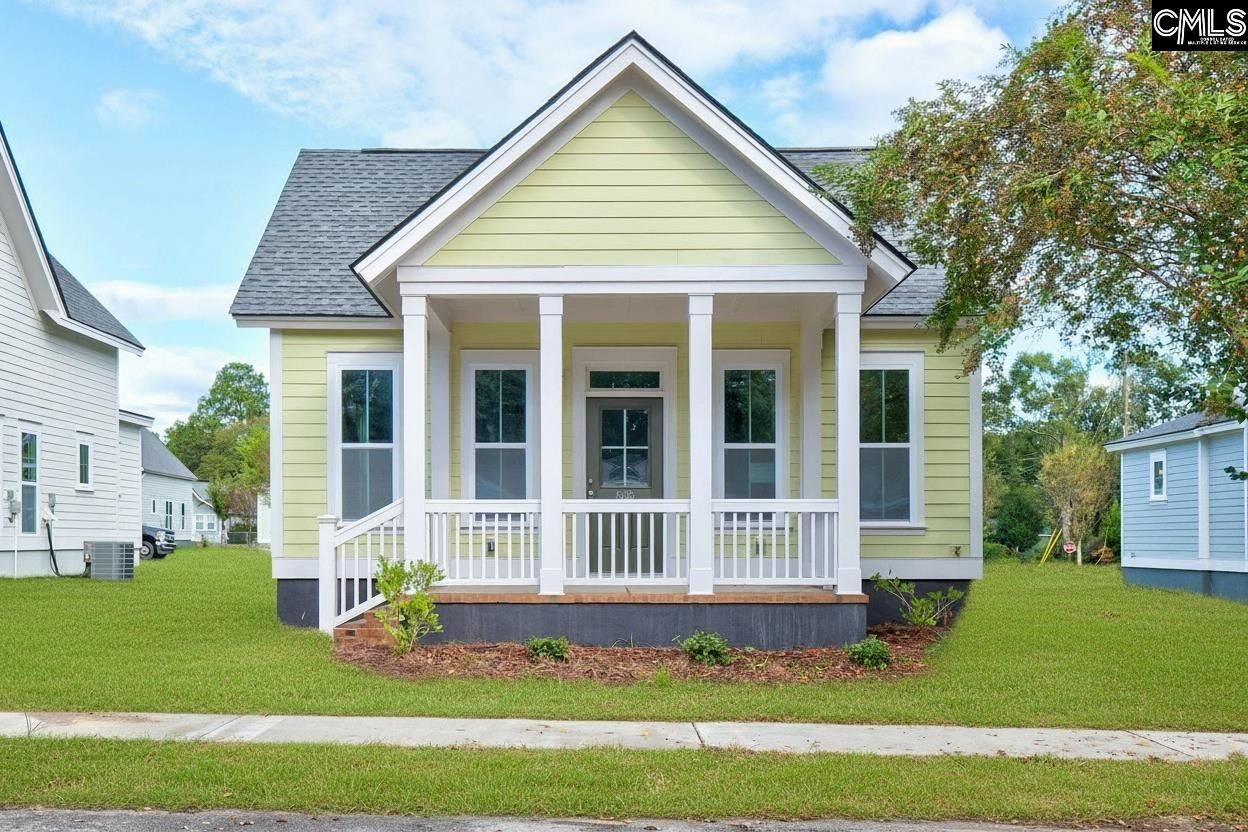 Property Photo:  806 Lexington  SC 29033 