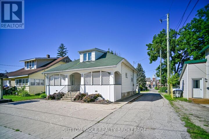 Property Photo:  40 Caradoc Street North  ON N7G 2M6 