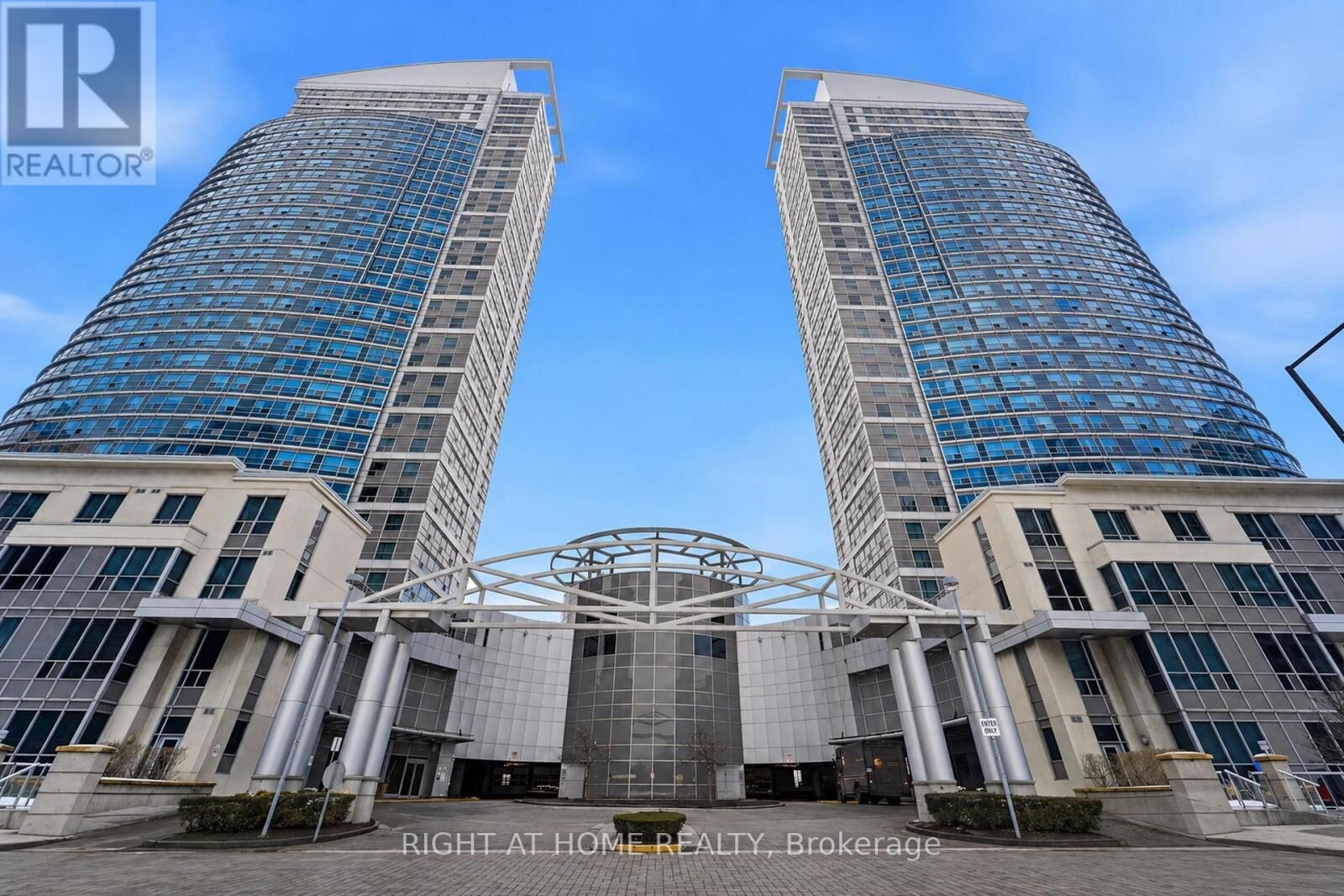 Property Photo:  38 Lee Centre Drive 1612  ON M1H 3J7 