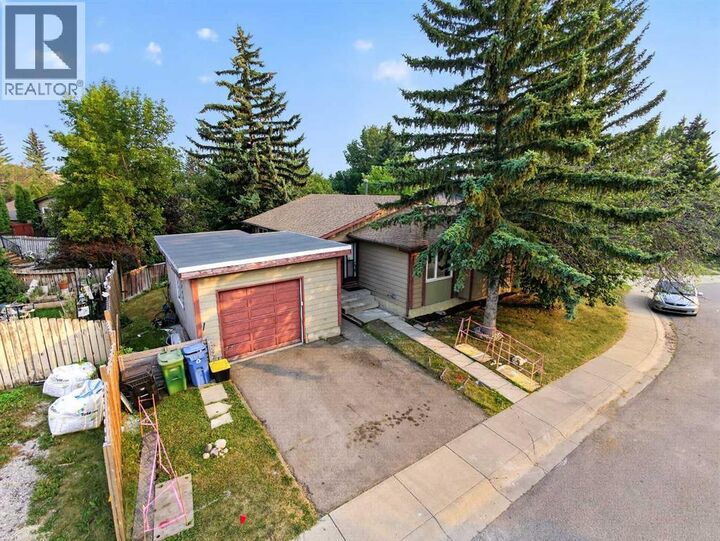 Property Photo:  207 Deer Ridge Way Southeast  AB T2J 5Y8 