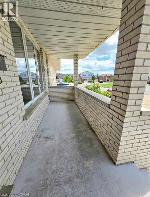 Property Photo:  25 Highfield Avenue  ON L2M 5W3 